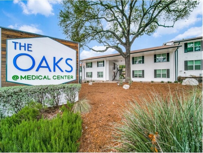 Building Photo - The Oaks at Medical Center