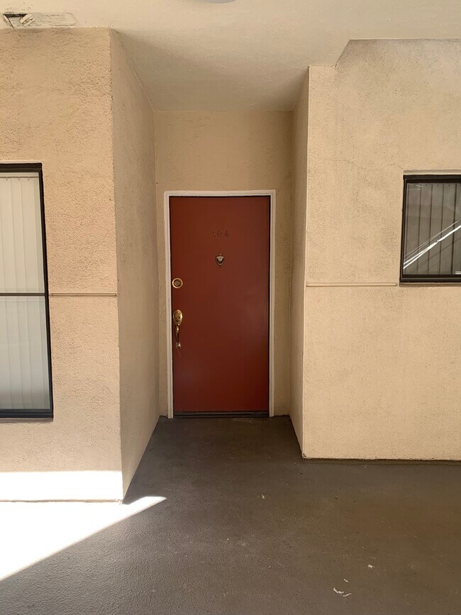 Building Photo - 500 E Lexington Dr