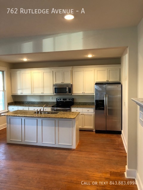 Building Photo - Beautiful, Large Apartment in Downtown Cha...