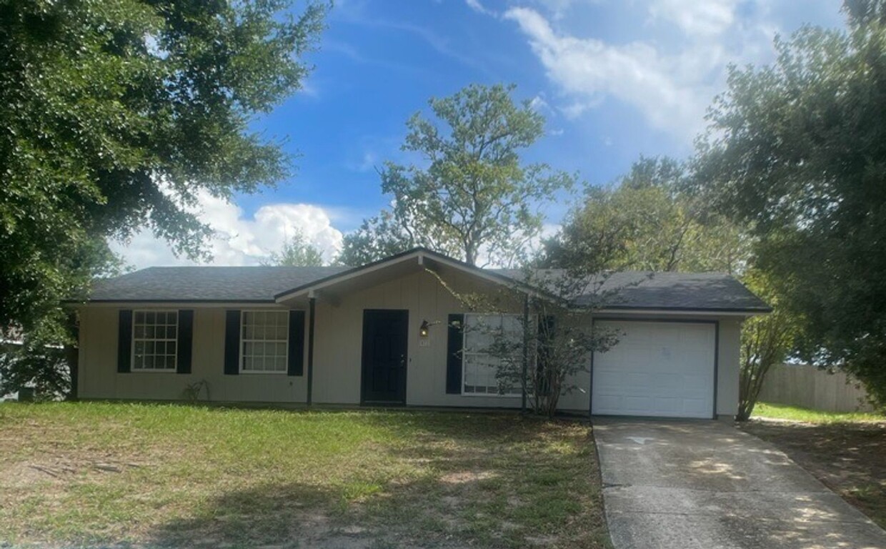 Primary Photo - Beautiful 3 Bedroom and 1 Bath Home in Del...