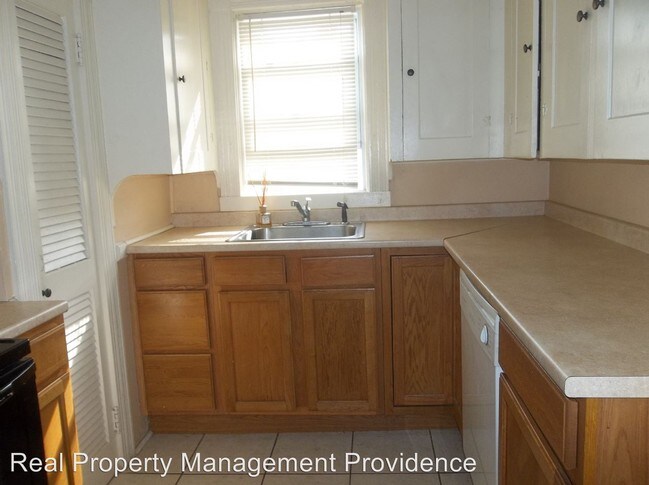 Building Photo - 2 br, 1 bath Apartment - 94-96 Oakland Ave