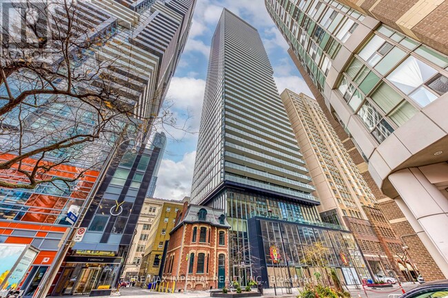Building Photo - 15 Grenville St