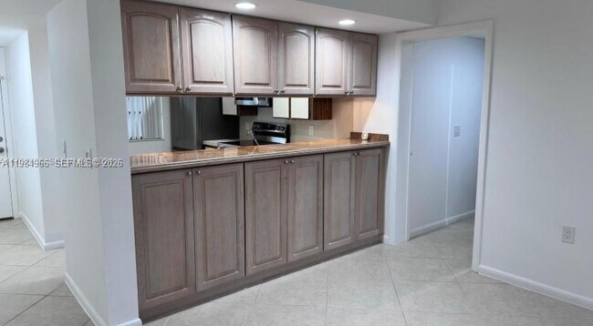 Foto del edificio - 1703 Whitehall Dr