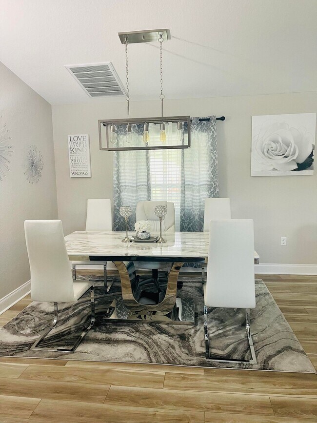 Foto del edificio - 2139 Sutton Ridge Ave