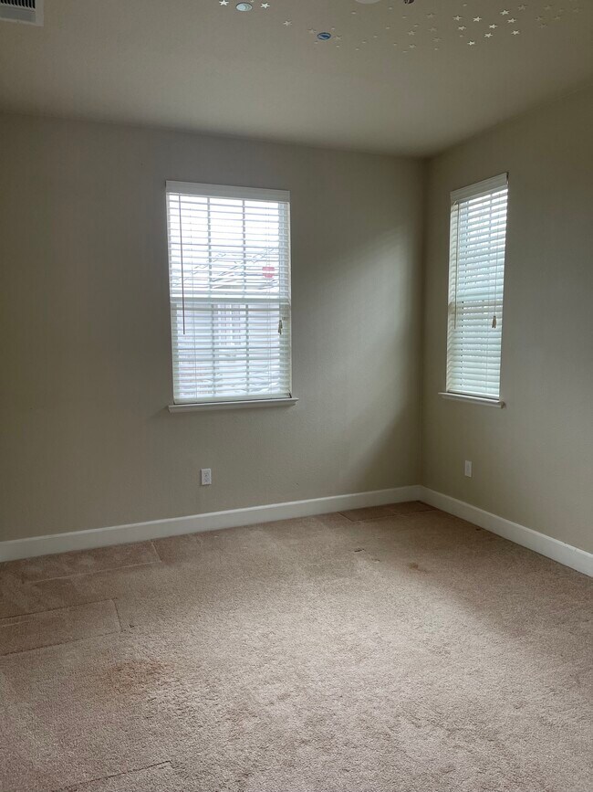 Bedroom 1 - upstairs - 3216 La Rochelle Way