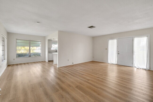 Building Photo - February FREE rent! Adorable 2/2 house in ...