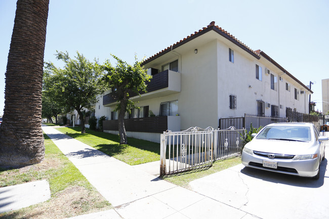 Building Photo - Maplewood Court