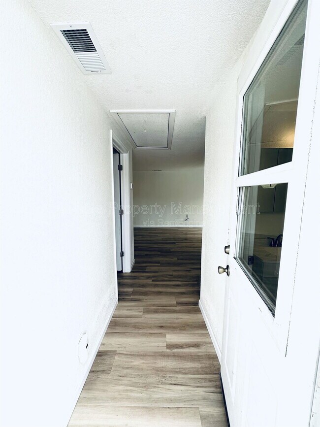 Foto del edificio - 6095 Pierce St