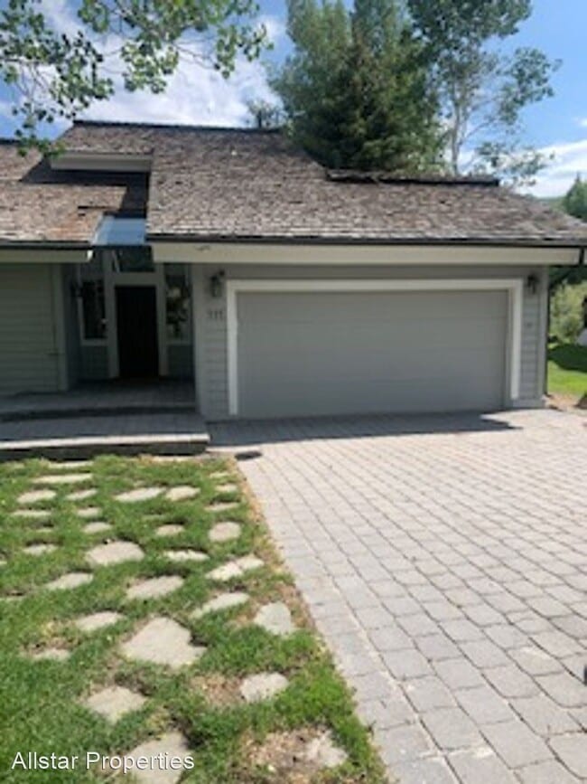 Building Photo - 4 br, 2.5 bath House - 111 Mayleaf