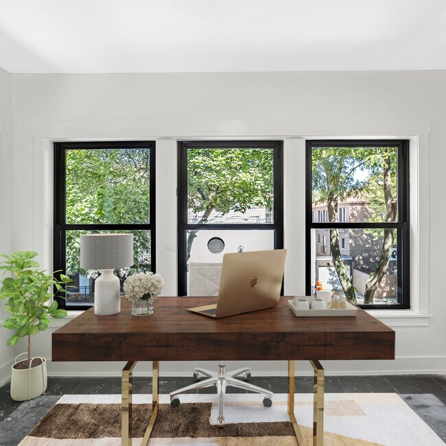 Front Sunroom - 731 W Junior Ter