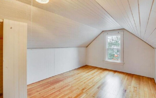 Photo - Charming 2-Bedroom Home for Rent near Univ...