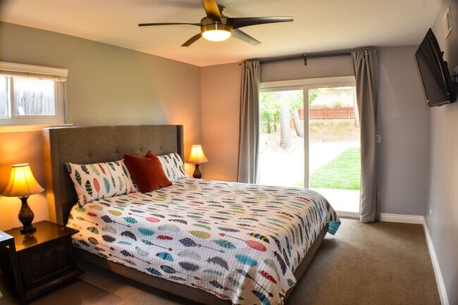 Building Photo - 3018 N Oceanview St