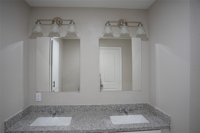 Building Photo - 5002 Blackberry Ln