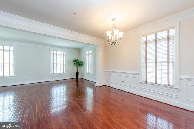 Foto del edificio - 4911 Rushing River Dr
