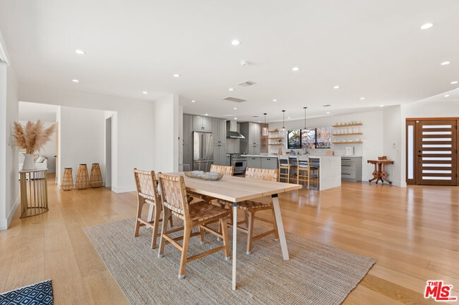 Foto del edificio - 8547 Shoup Ave