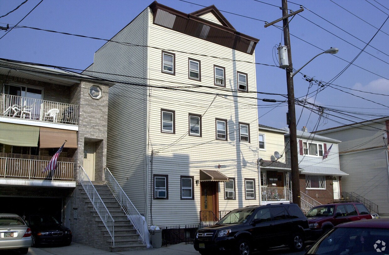 Building Photo - 116-118 70th St