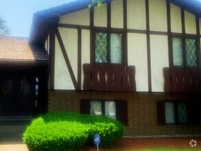 Building Photo - 44 Kingston Dr