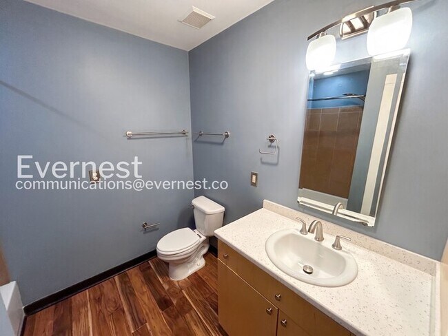 Foto del edificio - 807 18th Ave S