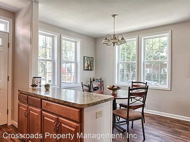 Building Photo - 3 br, 1 bath House - 573 New Holland Avenue