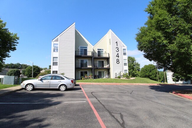 Building Photo - 1348L Hunters Road