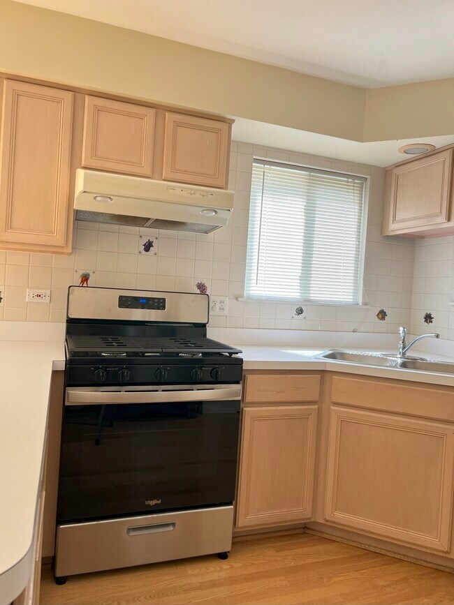 Building Photo - 2308 Sedgwick Ct