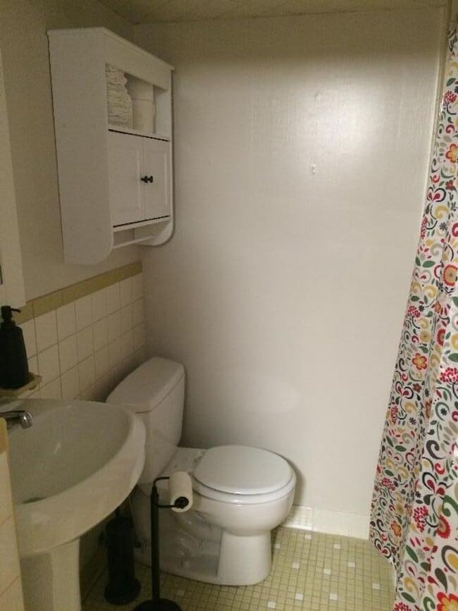 1 bed in West end - 1 bed in West end House