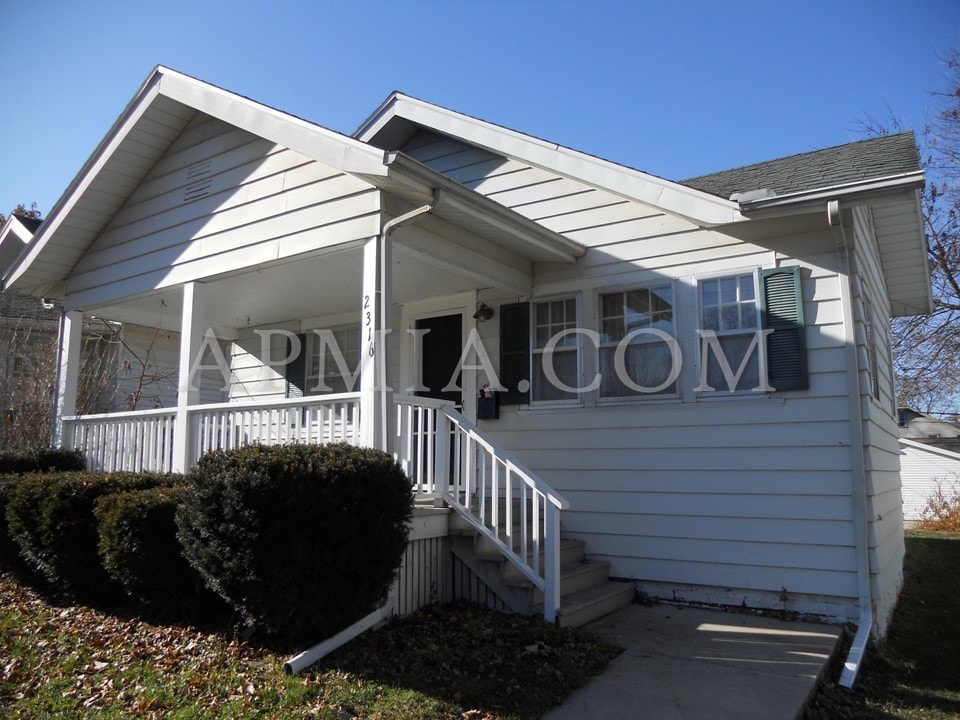 2316 A Ave NE, Cedar Rapids, IA 52402 House for Rent in Cedar Rapids