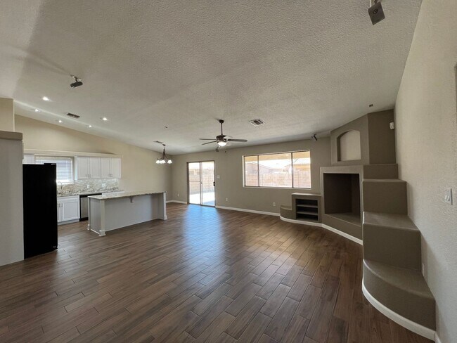 Building Photo - CULDESAC HOME IN ESTRELLA!