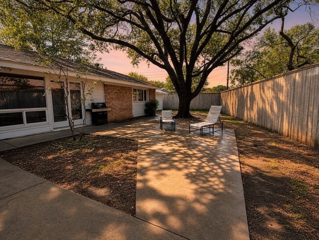 Building Photo - 3401 Hanover Ln