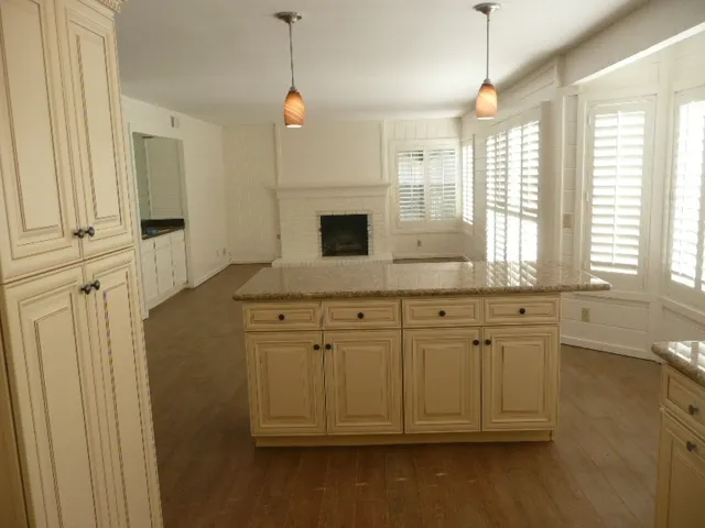 Building Photo - 2393 Carriage Cir