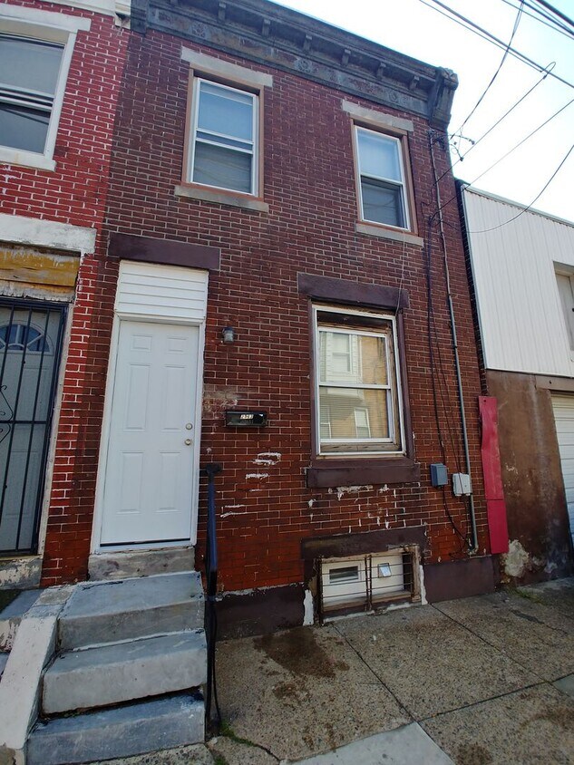 Primary Photo - Kensington House for rent-Priced to rent f...