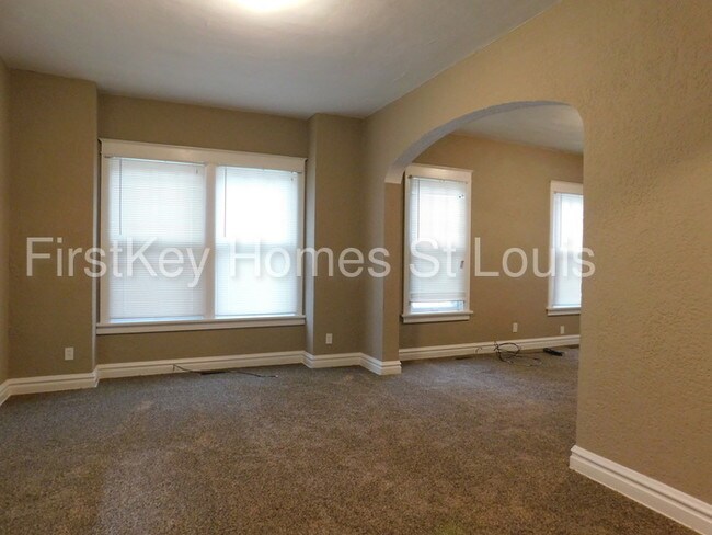Foto del edificio - 1283 Purcell Ave