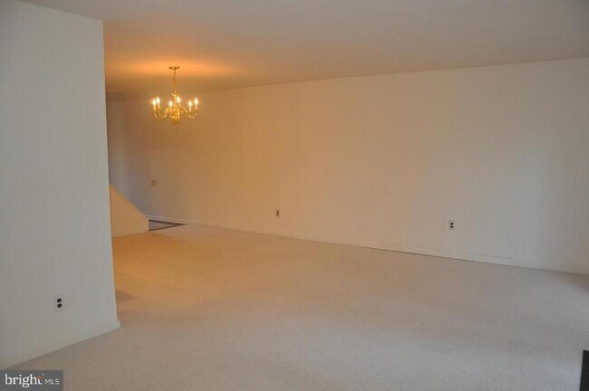 Building Photo - 112 Woodgate Ln