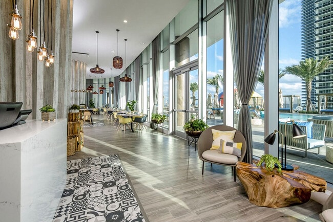 Building Photo - 4111 S Ocean Dr