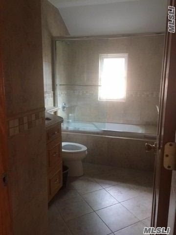 Foto del edificio - 245-47 60th Ave