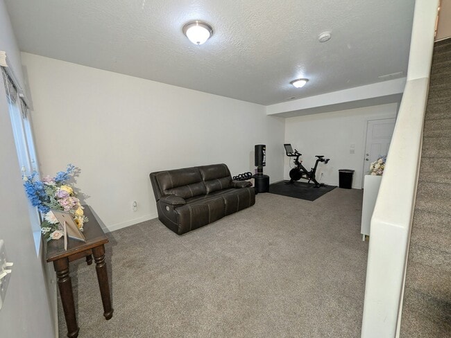 Building Photo - 688 E 355 N