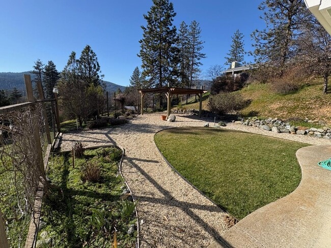 Building Photo - 31 Town Reservoir Rd