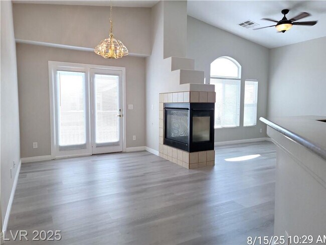 Foto del edificio - FANTASTIC TOWNHOME - POPULAR FLOORPLAN!! M...