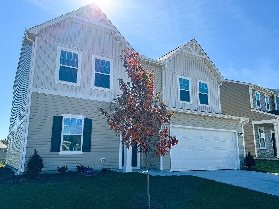 Foto principal - Brand new 2100sqft 4-bedroom / 3-Bath in t...