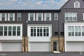 Building Photo - 204 Mayer Pl