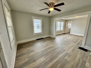 Building Photo - 808 E Elm St