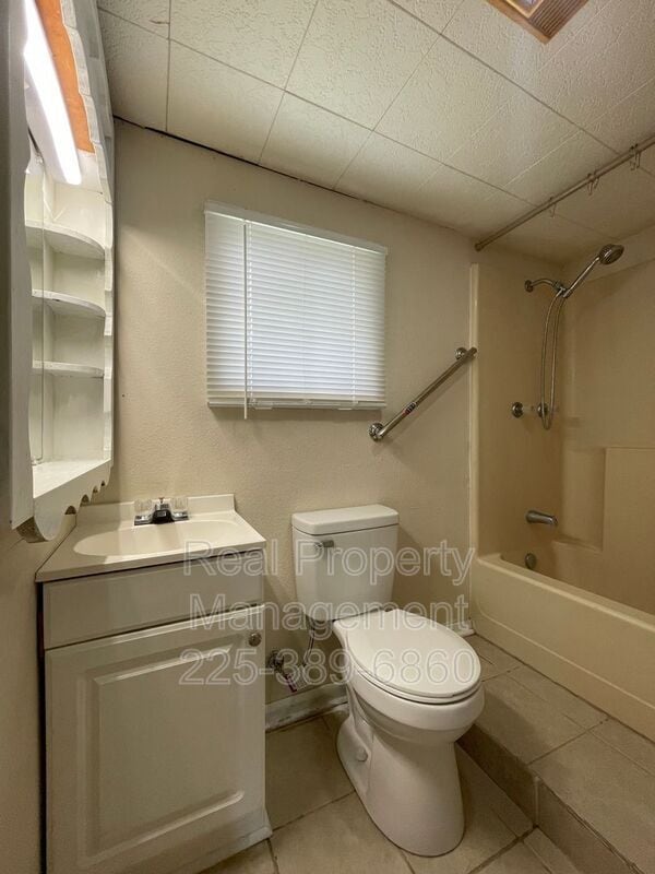 Building Photo - 1213 N Coolidge Ave