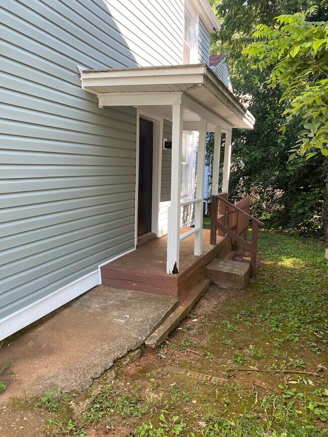 Foto del edificio - 2 Bedroom Duplex off of Rivermont Avenue.