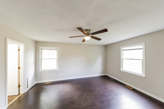 Building Photo - 111 Saralee Dr