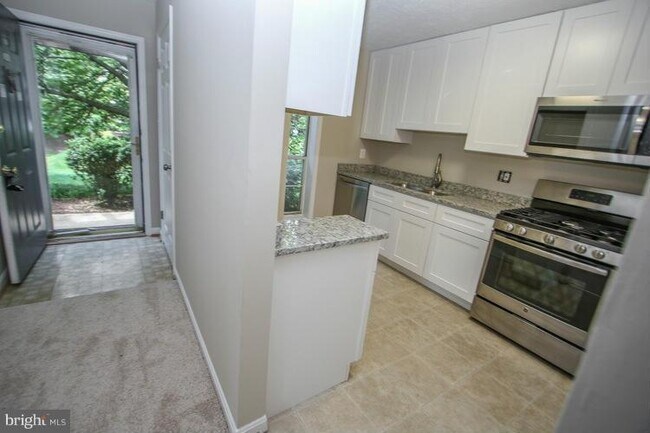 Building Photo - 9999 Oakton Terrace Rd