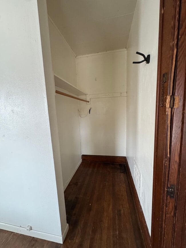 Foto del edificio - 213-215 N Paterson