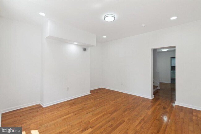 Building Photo - 1210 N Randolph St