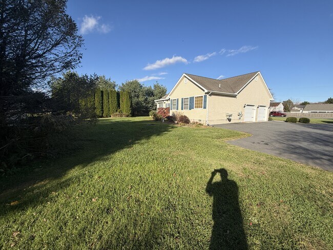 Foto del edificio - 1622 Forrest Ave