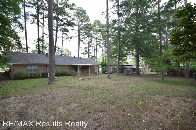 Building Photo - 3 br, 2 bath House - 406 E Kentucky