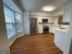 Building Photo - 14767 London Ln